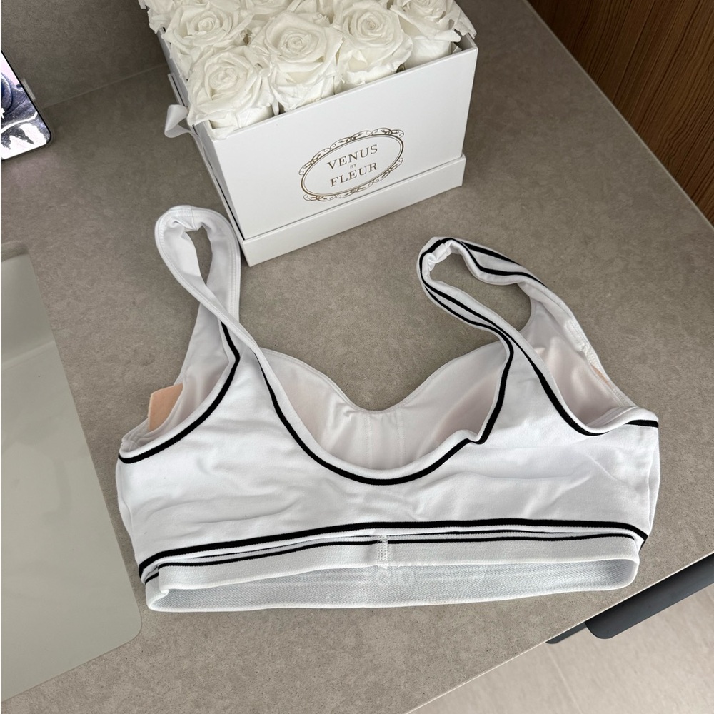 ALO Yoga Airbrush Heart Throb Bra - Picture 3 of 3